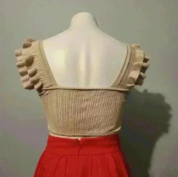 Knitted ruffle padded top - Picture 2 of 3